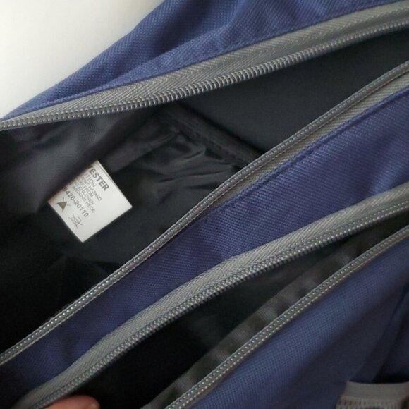 Disney Cruise Line Castaway Club Backpack Sling Shoulder Bag - Picture 5 of 8